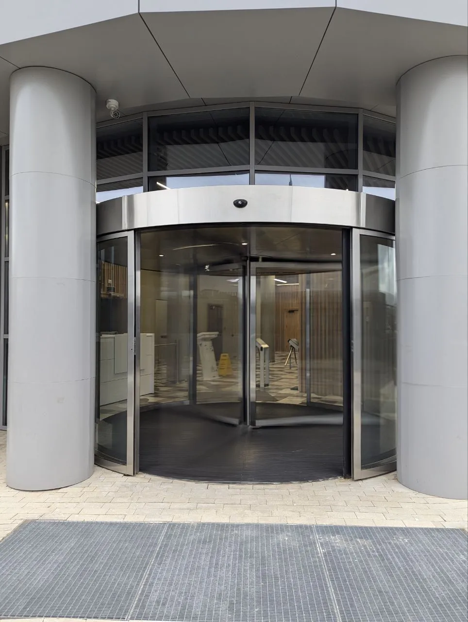 Автоматическая револьверная дверь