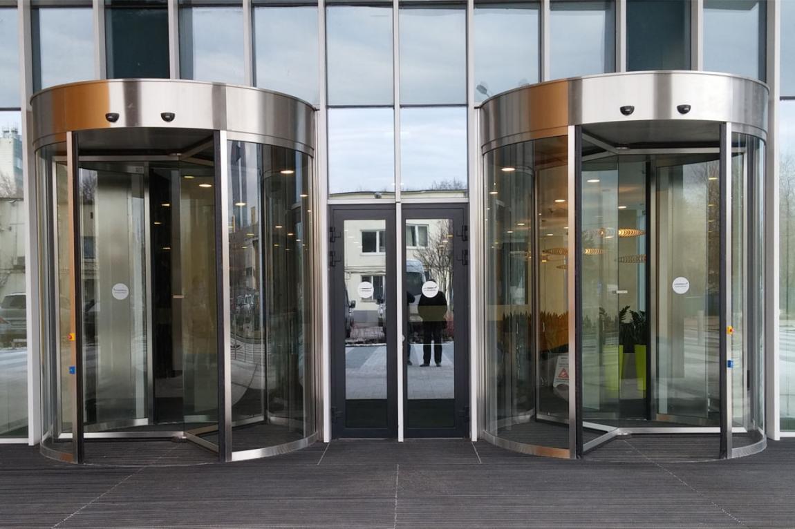 Автоматическая револьверная дверь