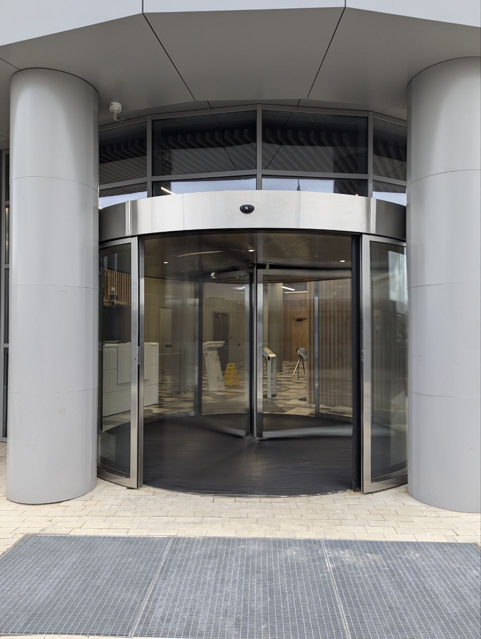 Автоматическая револьверная дверь